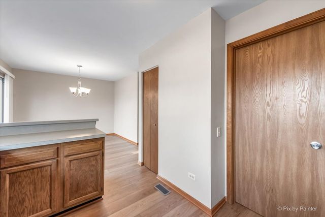 49 Carey Lane, Streamwood, IL 60107