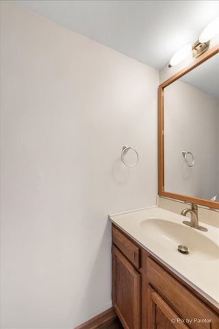 49 Carey Lane, Streamwood, IL 60107