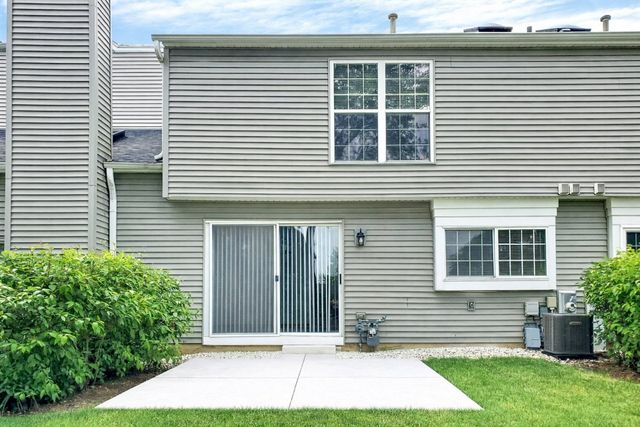 49 Carey Lane, Streamwood, IL 60107