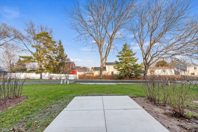 49 Carey Lane, Streamwood, IL 60107