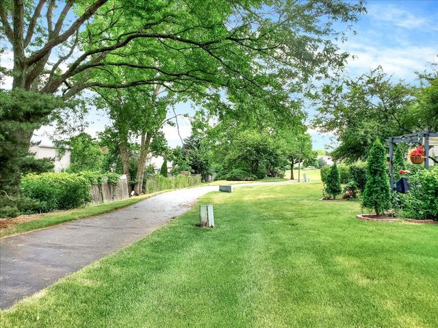 49 Carey Lane, Streamwood, IL 60107