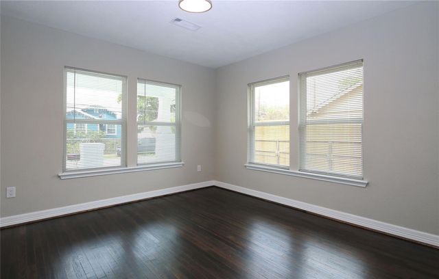 5402 Texas, Houston, TX 77011