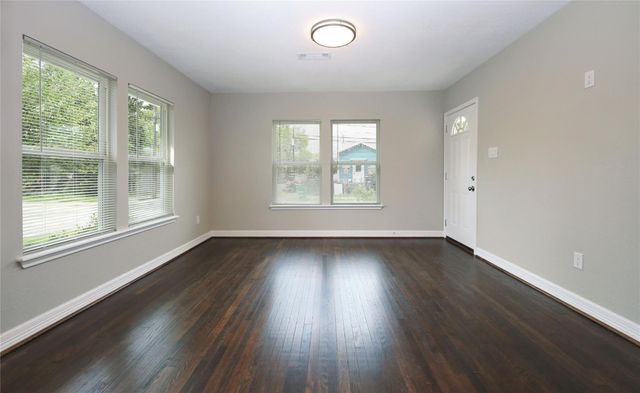 5402 Texas, Houston, TX 77011