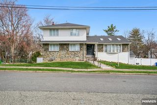 13 Munsey Road, Emerson, NJ 07630