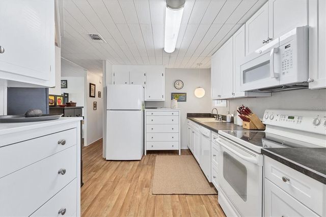 985 JOLANDA CIRCLE, Venice, FL 34285