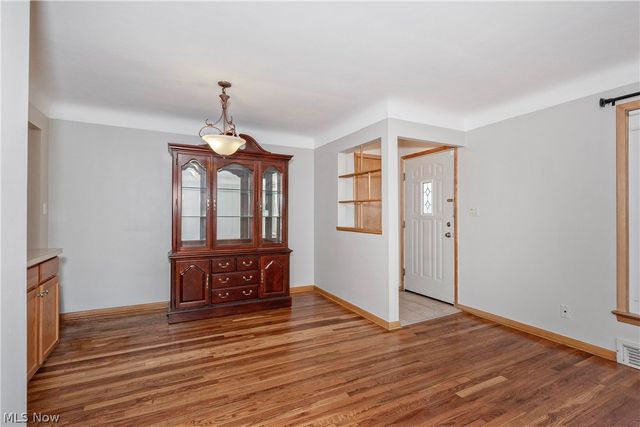 1673 Chelmsford Road, Mayfield Heights, OH 44124