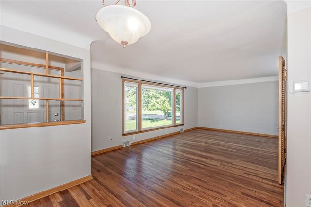 1673 Chelmsford Road, Mayfield Heights, OH 44124