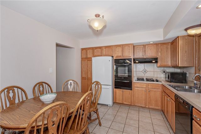 1673 Chelmsford Road, Mayfield Heights, OH 44124
