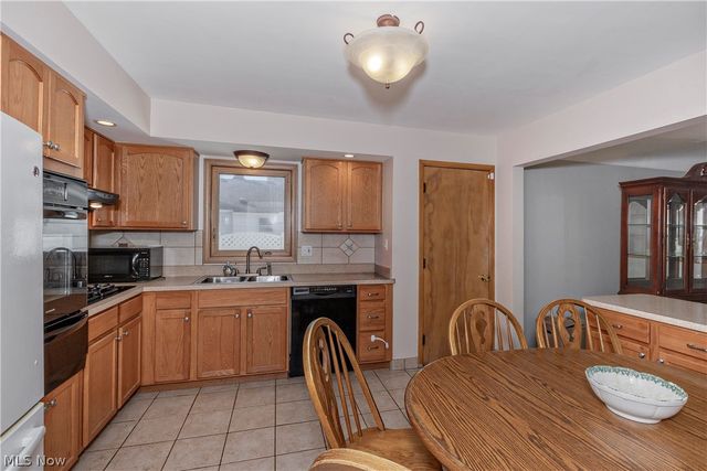 1673 Chelmsford Road, Mayfield Heights, OH 44124