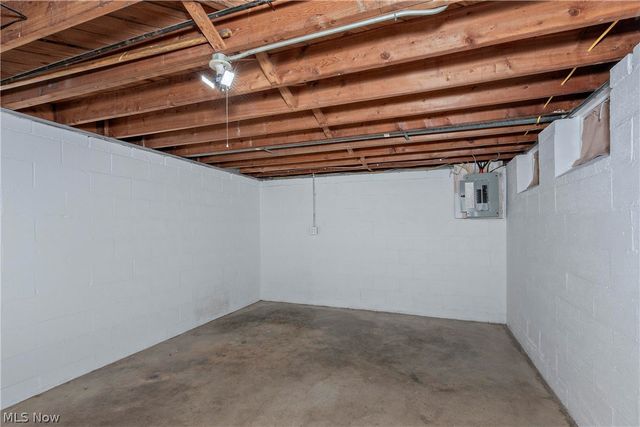 1673 Chelmsford Road, Mayfield Heights, OH 44124