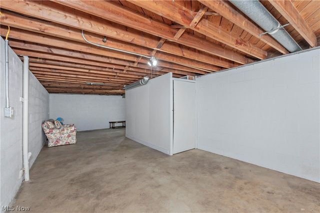 1673 Chelmsford Road, Mayfield Heights, OH 44124