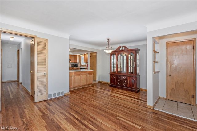 1673 Chelmsford Road, Mayfield Heights, OH 44124