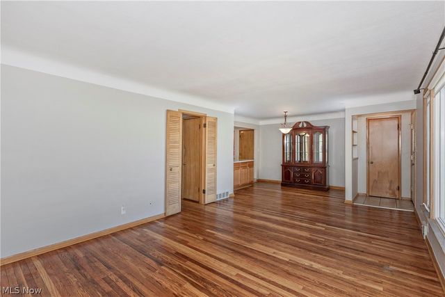 1673 Chelmsford Road, Mayfield Heights, OH 44124