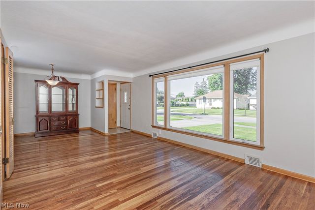 1673 Chelmsford Road, Mayfield Heights, OH 44124