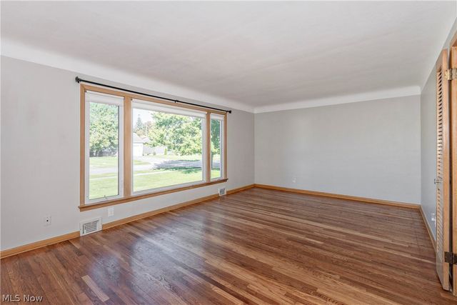 1673 Chelmsford Road, Mayfield Heights, OH 44124