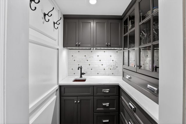 12 Hereford 2, Boston, MA 02115