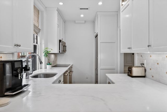 12 Hereford 2, Boston, MA 02115