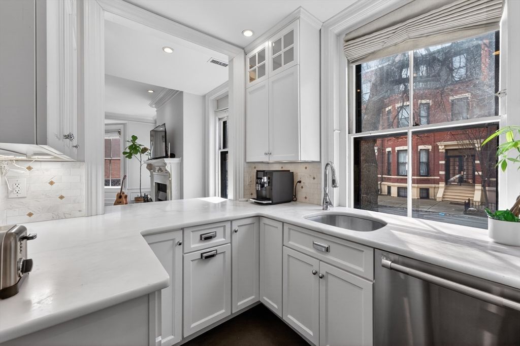 12 Hereford 2, Boston, MA 02115