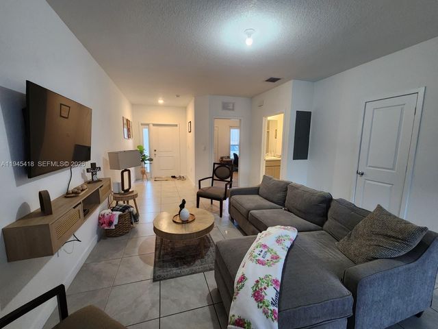 326 NE 1st Dr, Florida City, FL 33034