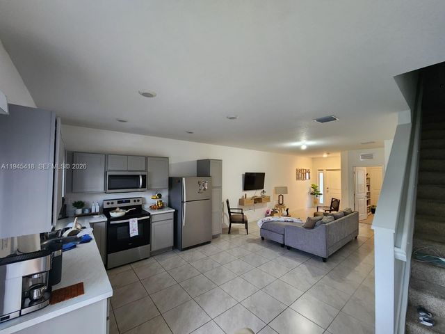 326 NE 1st Dr, Florida City, FL 33034