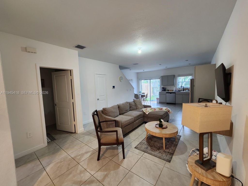 326 NE 1st Dr, Florida City, FL 33034