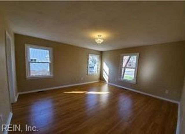 732 Norman WAY, Chesapeake, VA 23322