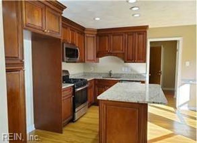 732 Norman WAY, Chesapeake, VA 23322