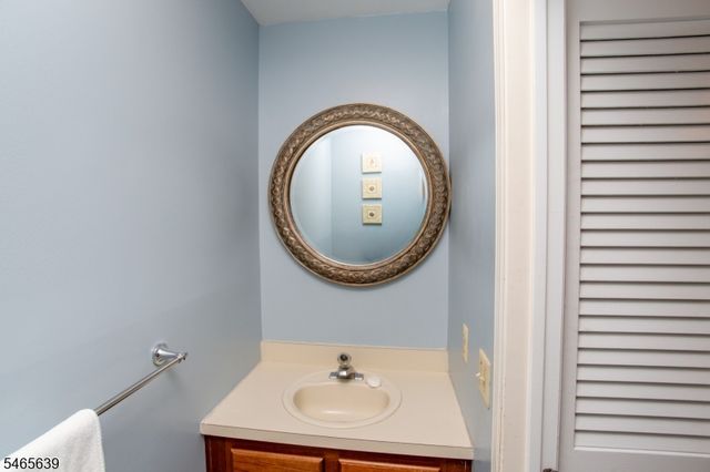 3 Munsee Trl, Branchburg Twp., NJ 08876