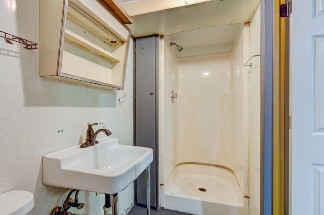 3325 AVENUE I, Council Bluffs, IA 51501