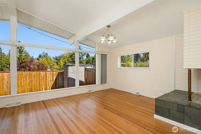 9750 SE 41st Street, Mercer Island, WA 98040