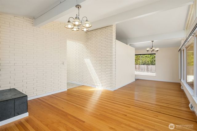 9750 SE 41st Street, Mercer Island, WA 98040