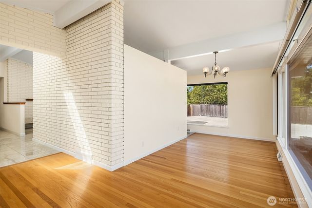 9750 SE 41st Street, Mercer Island, WA 98040