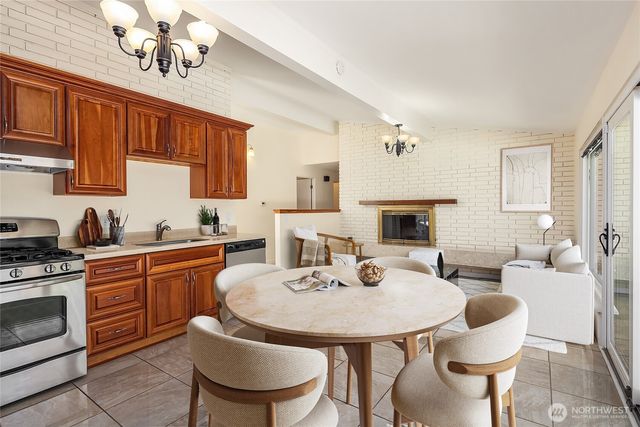 9750 SE 41st Street, Mercer Island, WA 98040
