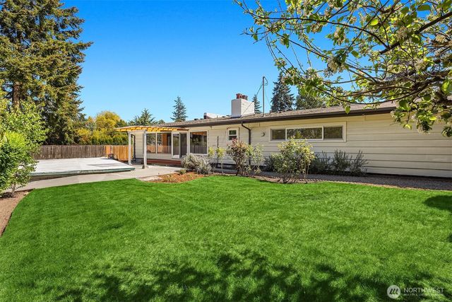 9750 SE 41st Street, Mercer Island, WA 98040
