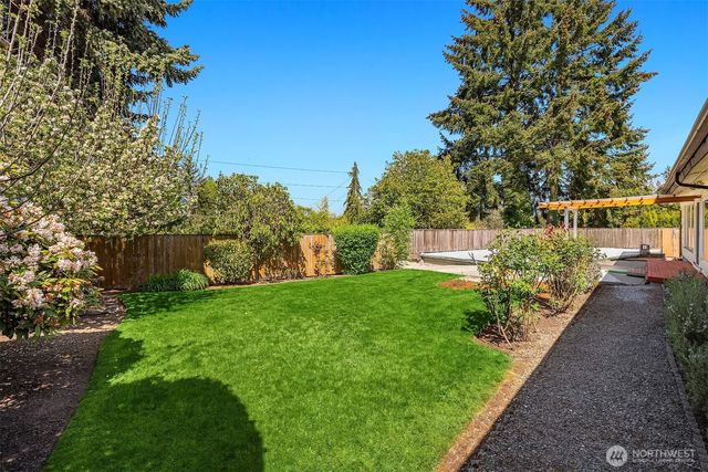 9750 SE 41st Street, Mercer Island, WA 98040