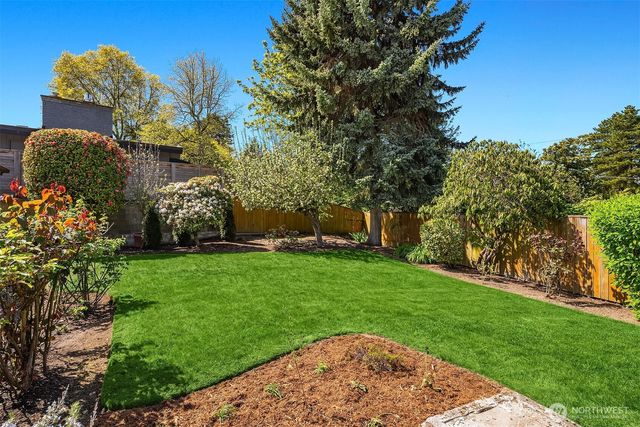 9750 SE 41st Street, Mercer Island, WA 98040