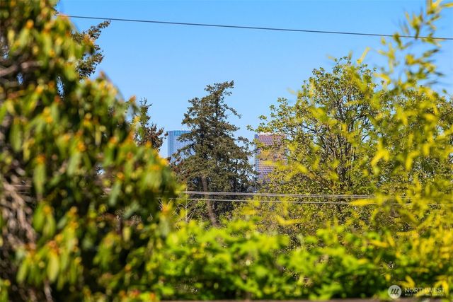 9750 SE 41st Street, Mercer Island, WA 98040