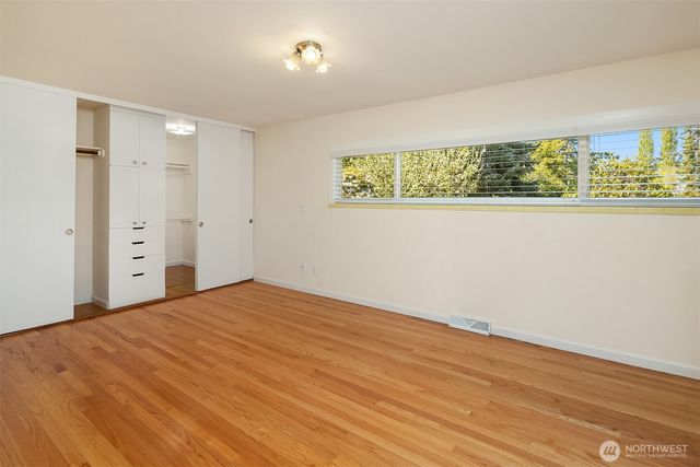 9750 SE 41st Street, Mercer Island, WA 98040