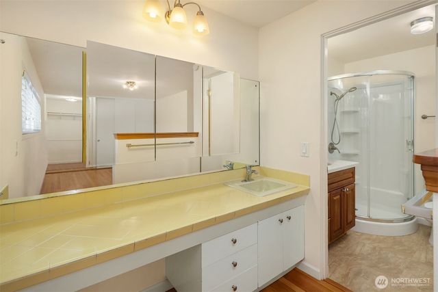 9750 SE 41st Street, Mercer Island, WA 98040