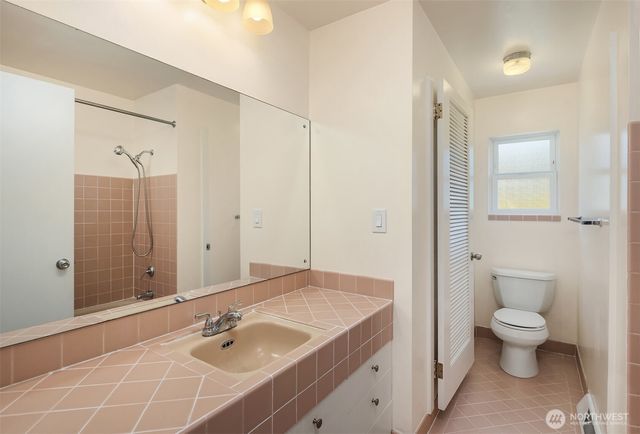 9750 SE 41st Street, Mercer Island, WA 98040