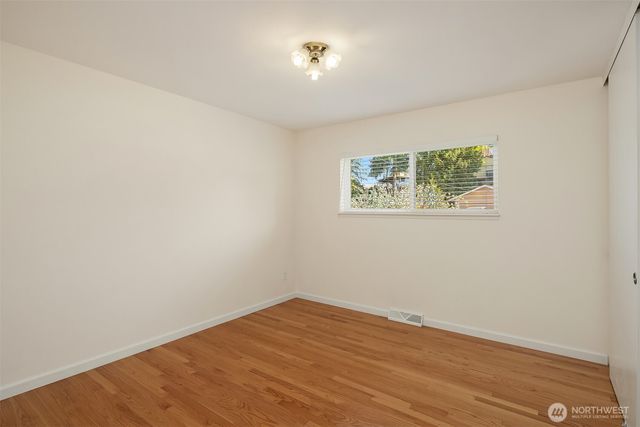 9750 SE 41st Street, Mercer Island, WA 98040