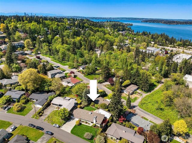 9750 SE 41st Street, Mercer Island, WA 98040