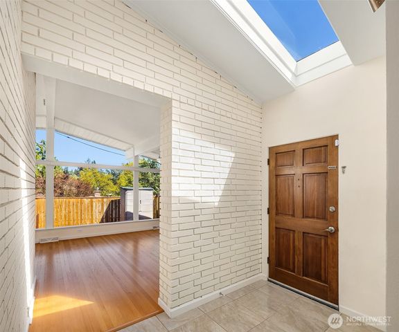 9750 SE 41st Street, Mercer Island, WA 98040