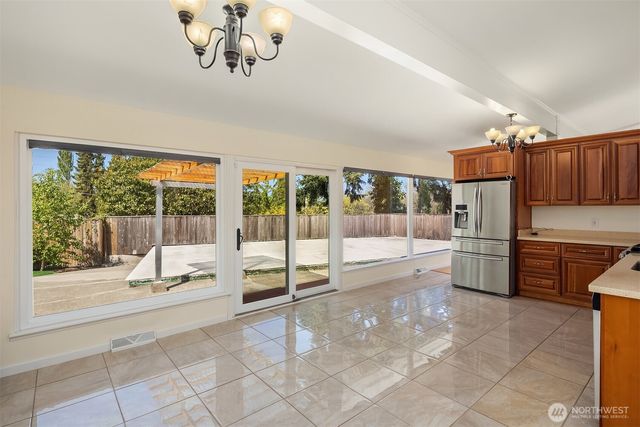 9750 SE 41st Street, Mercer Island, WA 98040