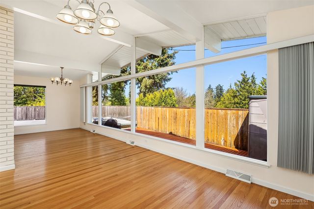 9750 SE 41st Street, Mercer Island, WA 98040