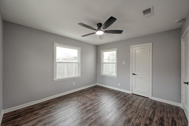 513 Barkley Street, Houston, TX 77022