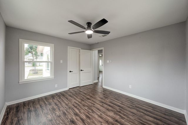 513 Barkley Street, Houston, TX 77022