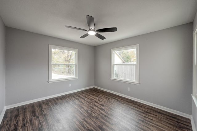 513 Barkley Street, Houston, TX 77022