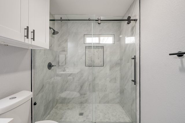 513 Barkley Street, Houston, TX 77022