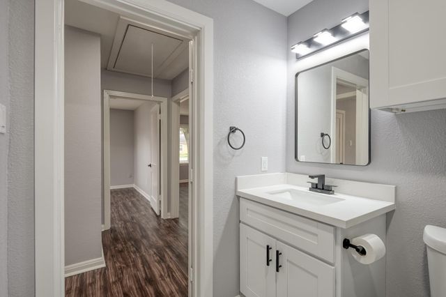 513 Barkley Street, Houston, TX 77022